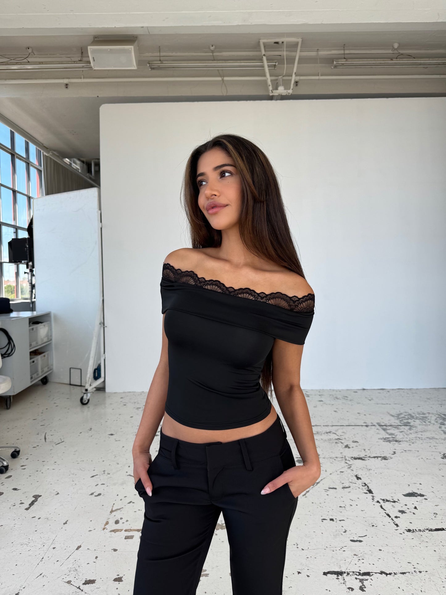 Leda lace top - black