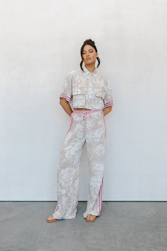 Esimio Cropped Shirt - Beige Floral/Red Stripe