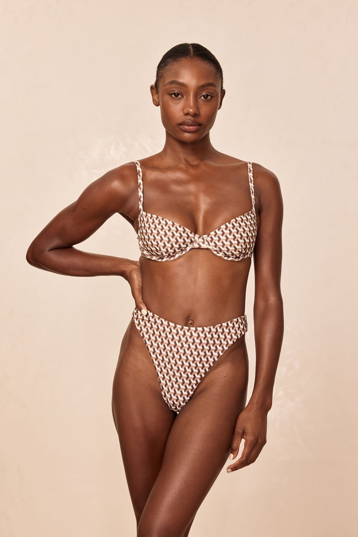 Capri Thong - Husk Geo