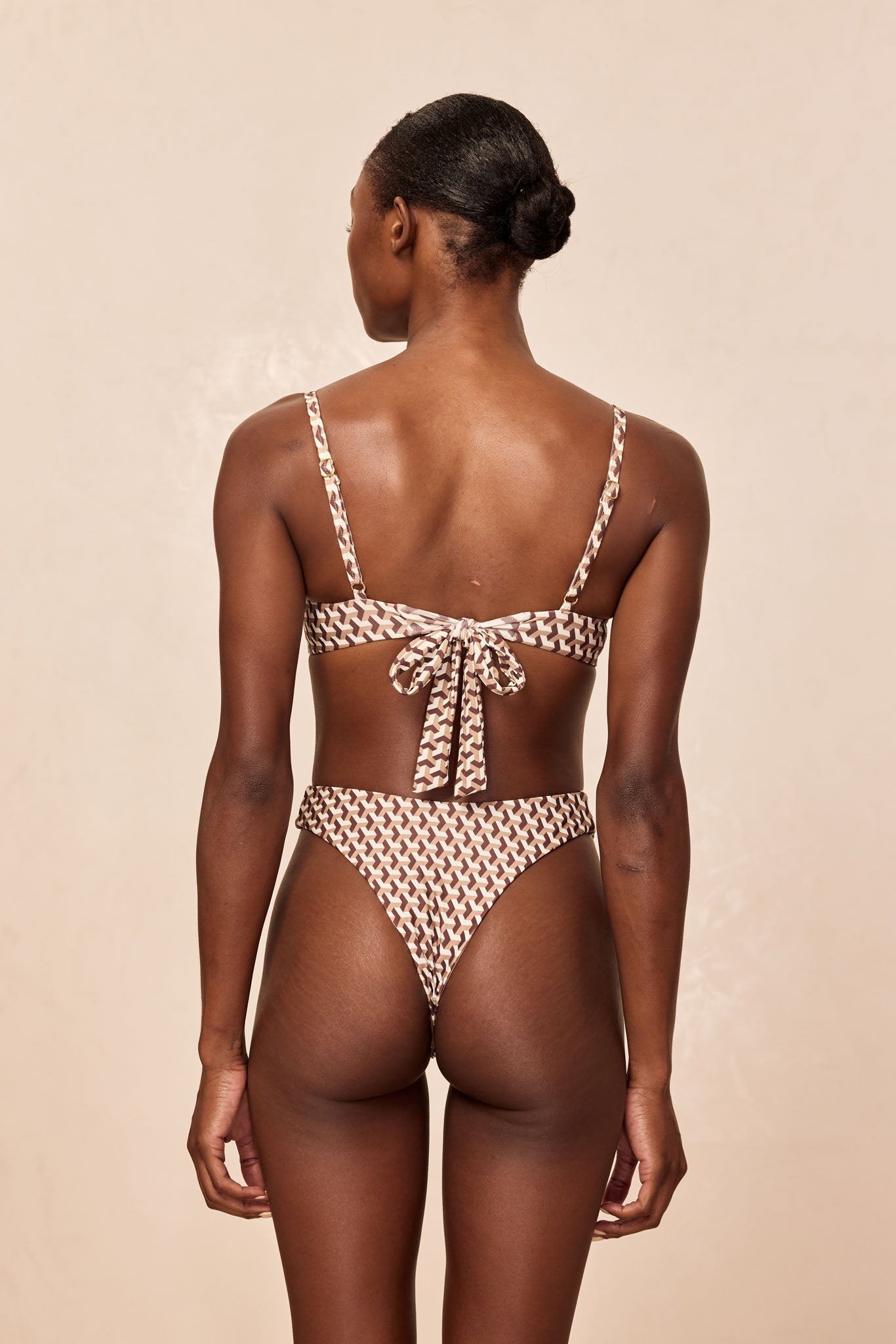 Capri Thong - Husk Geo