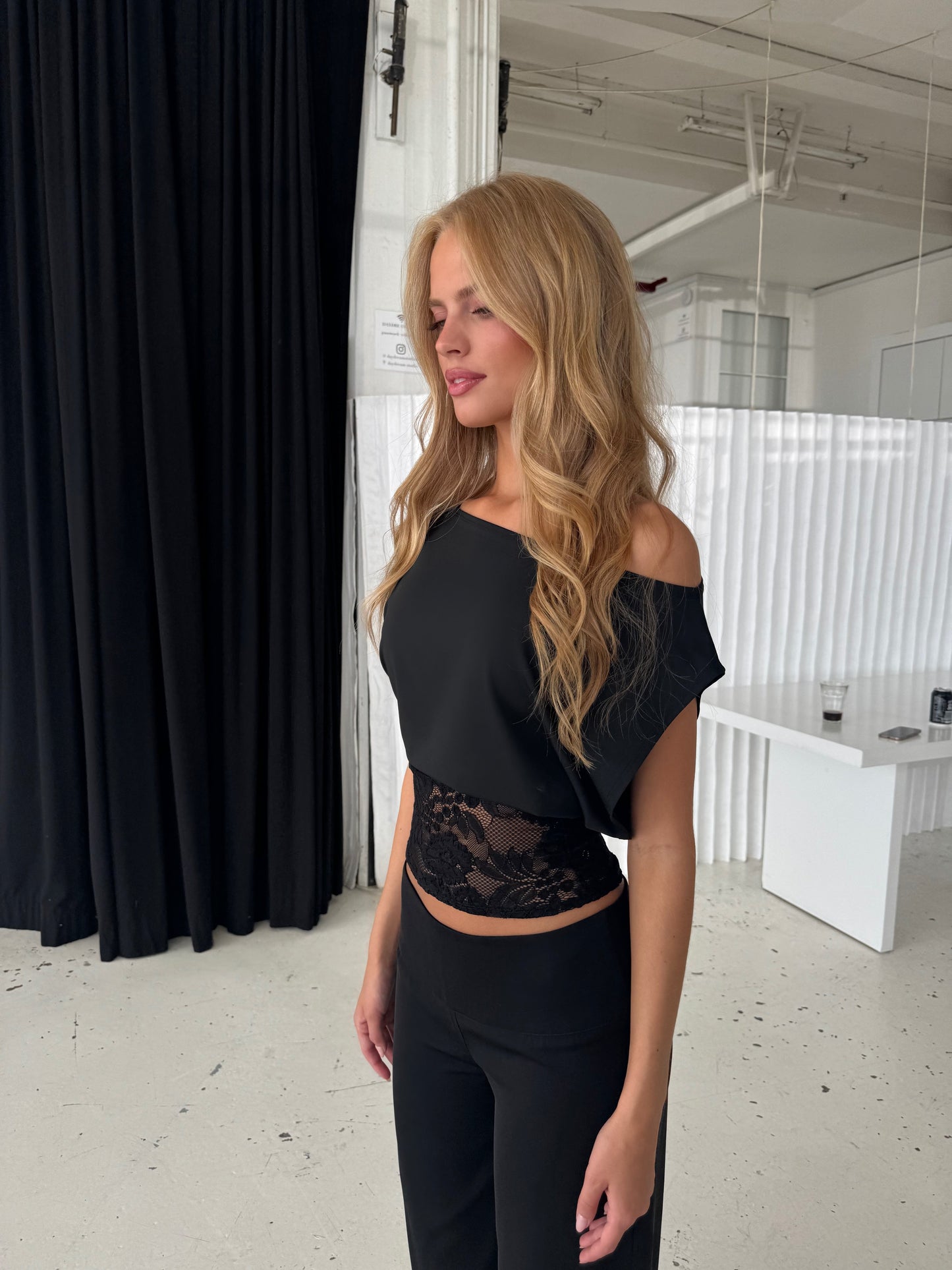 Hera basic lace top - black