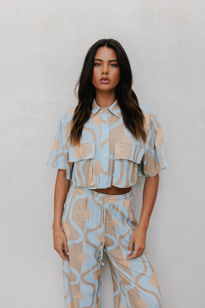 Esimio Cropped Shirt - Blue/Tan Sun Print