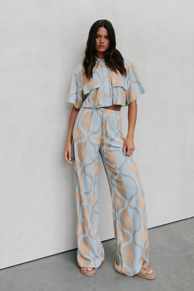 Esimio Cropped Shirt - Blue/Tan Sun Print