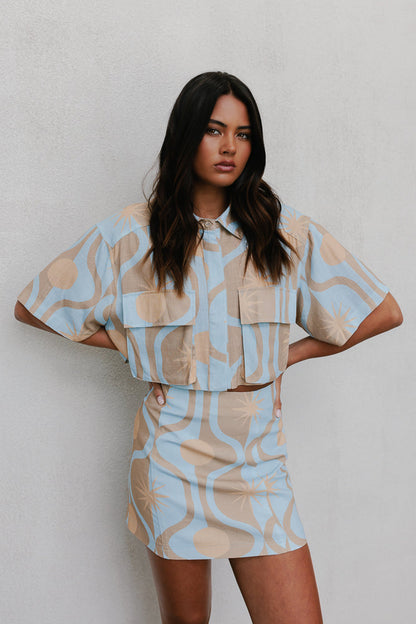 Esimio Cropped Shirt - Blue/Tan Sun Print