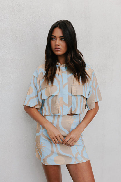Esimio Cropped Shirt - Blue/Tan Sun Print