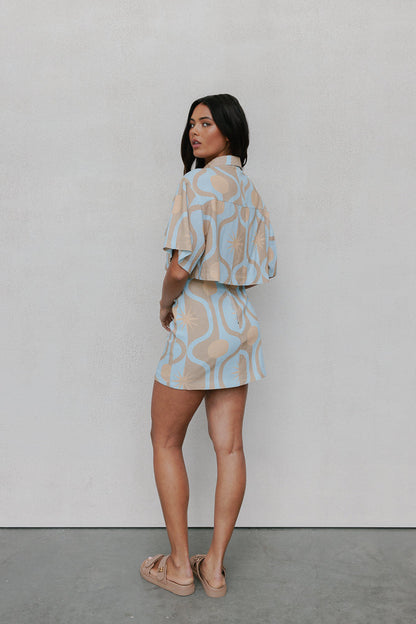 Esimio Cropped Shirt - Blue/Tan Sun Print