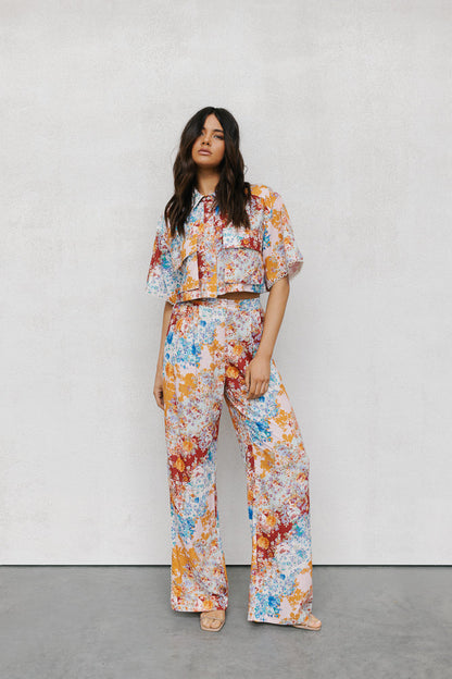 Esimio Cropped Shirt - Bloom Floral Print
