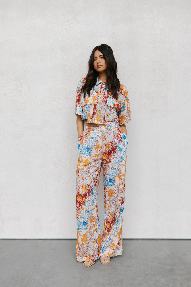 Esimio Cropped Shirt - Bloom Floral Print