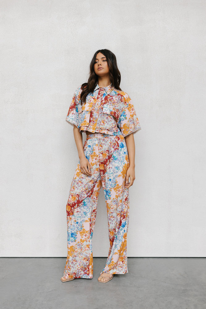 Esimio Cropped Shirt - Bloom Floral Print