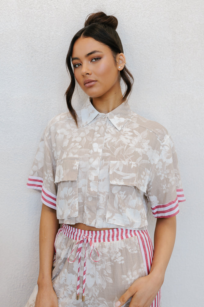 Esimio Cropped Shirt - Beige Floral/Red Stripe