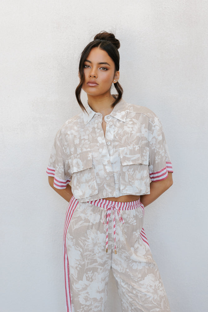 Esimio Cropped Shirt - Beige Floral/Red Stripe